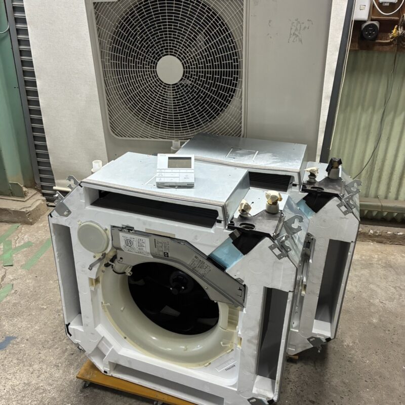 東芝 天井埋込型 4方向<BR>AIU-RP1403H× 2<BR>ROA-RP2803HSの写真(1)